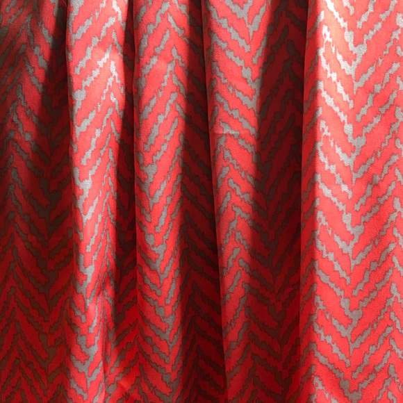 Silky Coral and Tan Skirt by Banana Republic - Picture 2 of 4